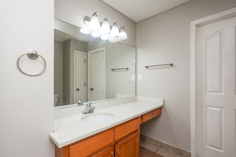 1,680/Mo, 1928 Thomas St Horn Lake, MS 38637 Main Bathroom View 2