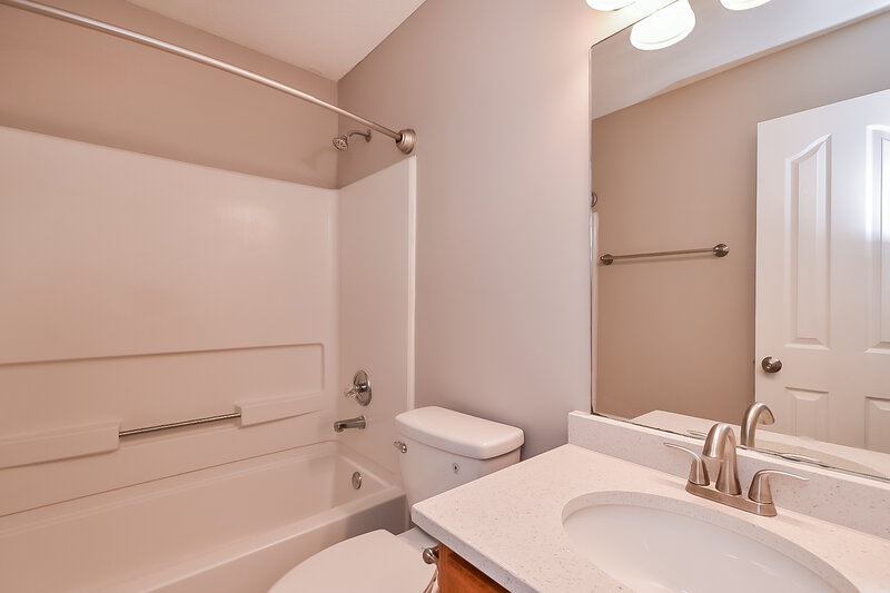 1,860/Mo, 1928 Thomas St Horn Lake, MS 38637 Bathroom View