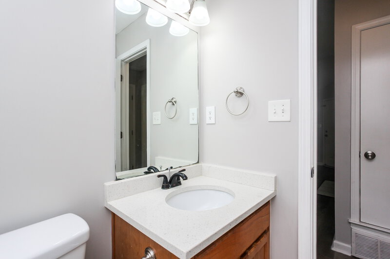 1,680/Mo, 1928 Thomas St Horn Lake, MS 38637 Bathroom View