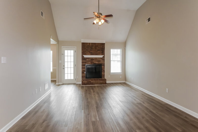 0/Mo, 80 Tate Dr Oakland, TN 38060 Living Room View