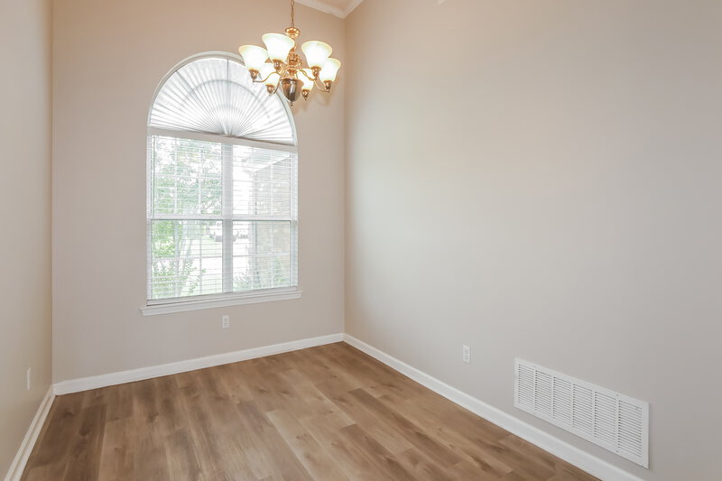 0/Mo, 80 Tate Dr Oakland, TN 38060 Dining Room View