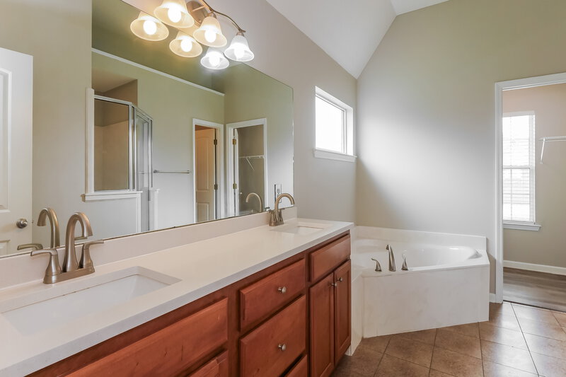 0/Mo, 80 Tate Dr Oakland, TN 38060 Main Bathroom View