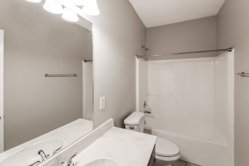 3,290/Mo, 1453 Arcastle Loop S Southaven, MS 38671 Bathroom View