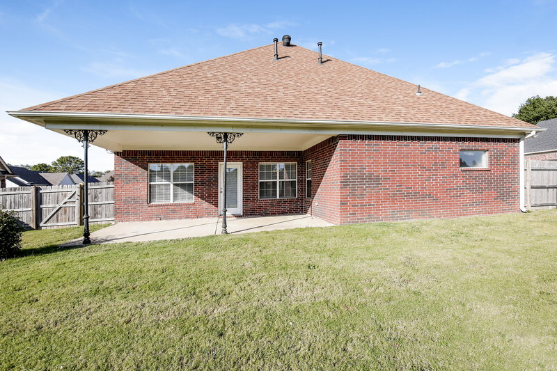 3,290/Mo, 1453 Arcastle Loop S Southaven, MS 38671 Rear View