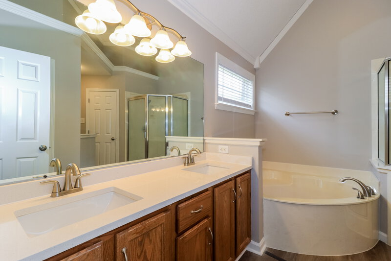 1,880/Mo, 436 Bruins Trce Cordova, TN 38018 Main Bathroom View