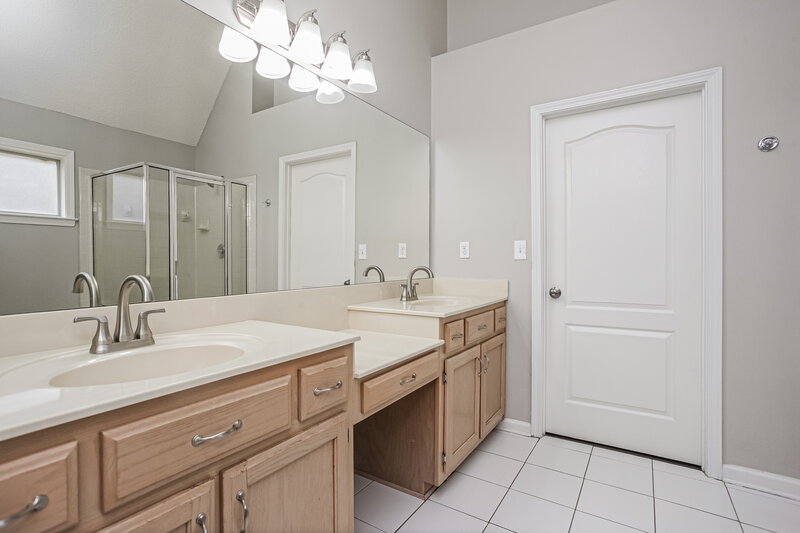 2,270/Mo, 7412 English Ivy W Olive Branch, MS 38654 Main Bathroom View