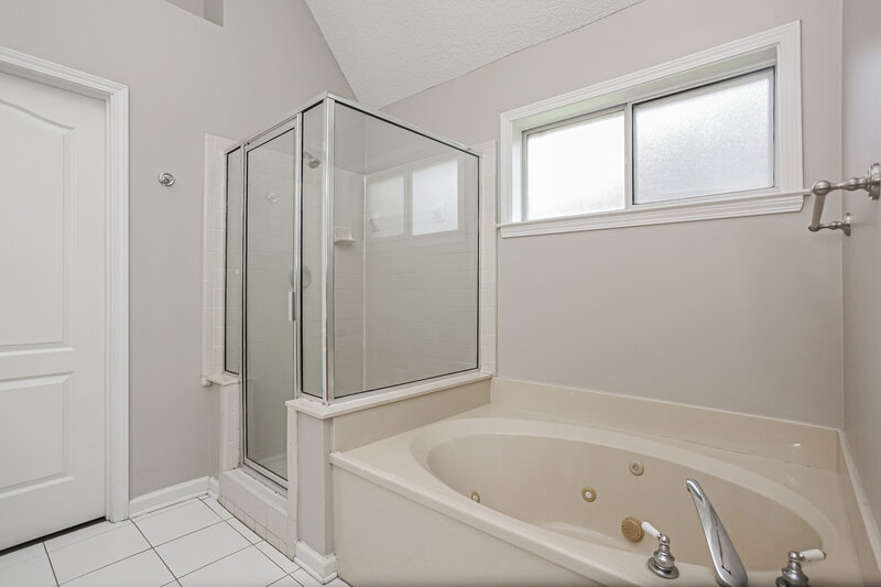 2,270/Mo, 7412 English Ivy W Olive Branch, MS 38654 Main Bathroom View 2