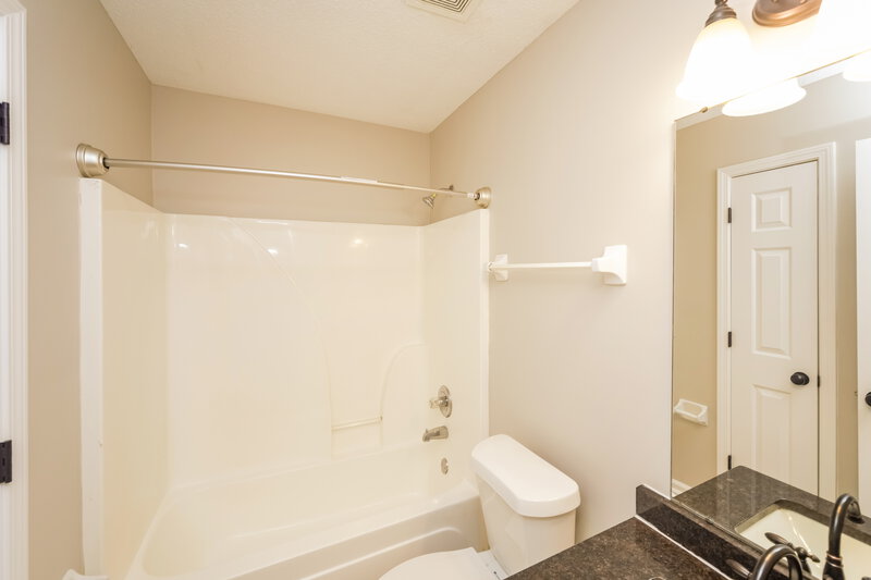 1,935/Mo, 7203 Fox Creek Dr Olive Branch, MS 38654 Bathroom View