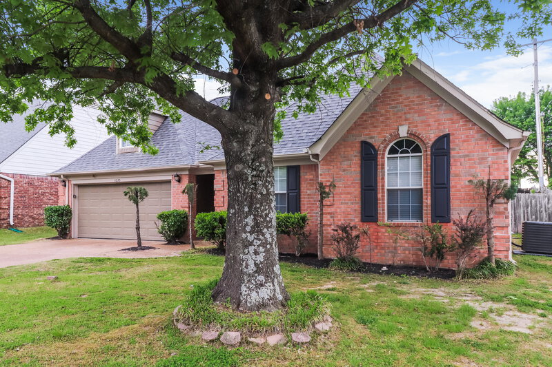 2,075/Mo, 1035 Jessica Lauren Dr Cordova, TN 38018 Front View