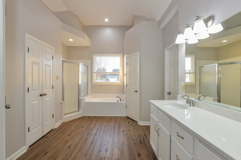 1,915/Mo, 6544 Misslow Cv Millington, TN 38053 Main Bathroom View