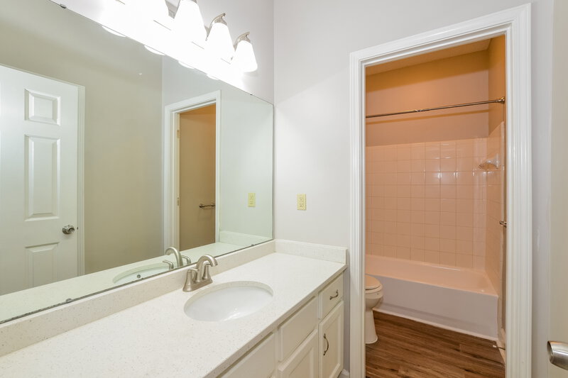 1,915/Mo, 6544 Misslow Cv Millington, TN 38053 Bathroom View