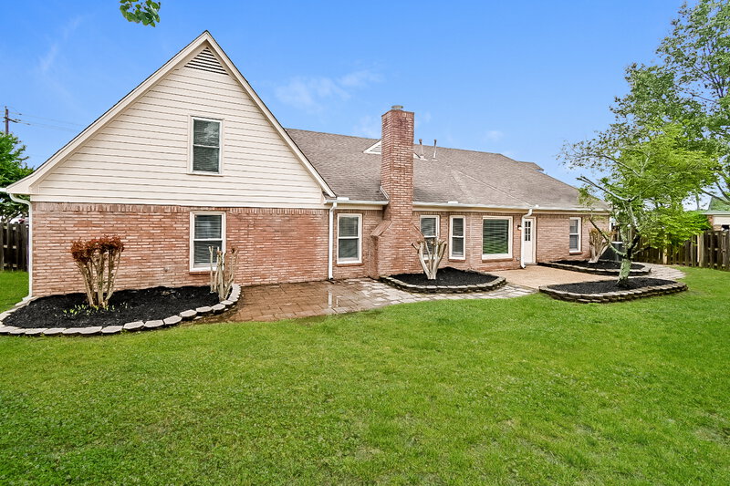 3,180/Mo, 8241 Meadow Vale Dr Memphis, TN 38125 Rear View