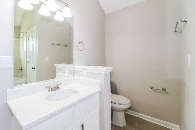 2,650/Mo, 2785 Misty Valley Dr Arlington, TN 38002 Main Bathroom View