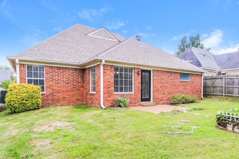 2,650/Mo, 2785 Misty Valley Dr Arlington, TN 38002 Rear View