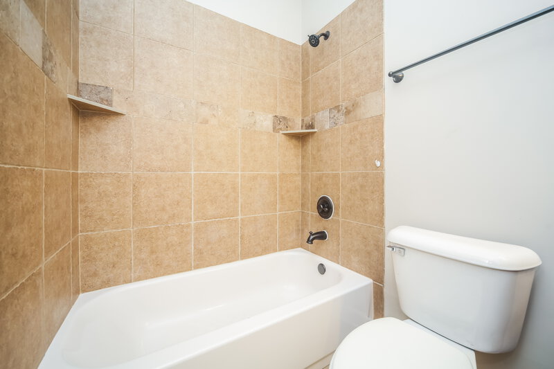1,775/Mo, 5311 Laurelfield Ln Memphis, TN 38125 Bathroom View 2