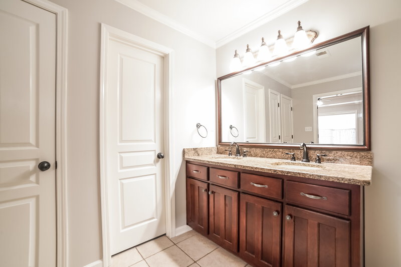 1,965/Mo, 2945 Glennbury Ln Southaven, MS 38672 Main Bathroom View