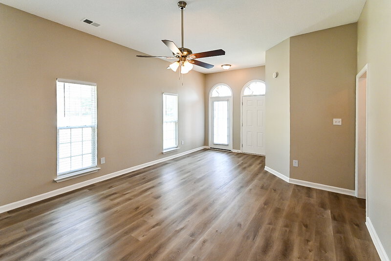 2,560/Mo, 7341 Pecan Meadow Dr W Olive Branch, MS 38654 Living Room View 2