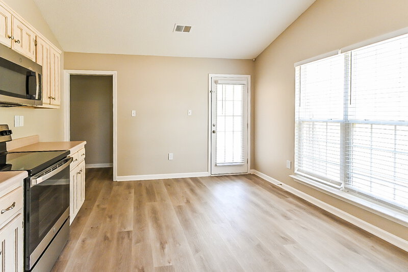 2,560/Mo, 7341 Pecan Meadow Dr W Olive Branch, MS 38654 Kitchen View 3