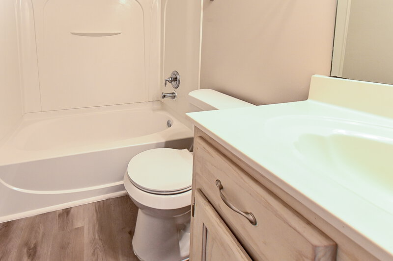2,560/Mo, 7341 Pecan Meadow Dr W Olive Branch, MS 38654 Bathroom View