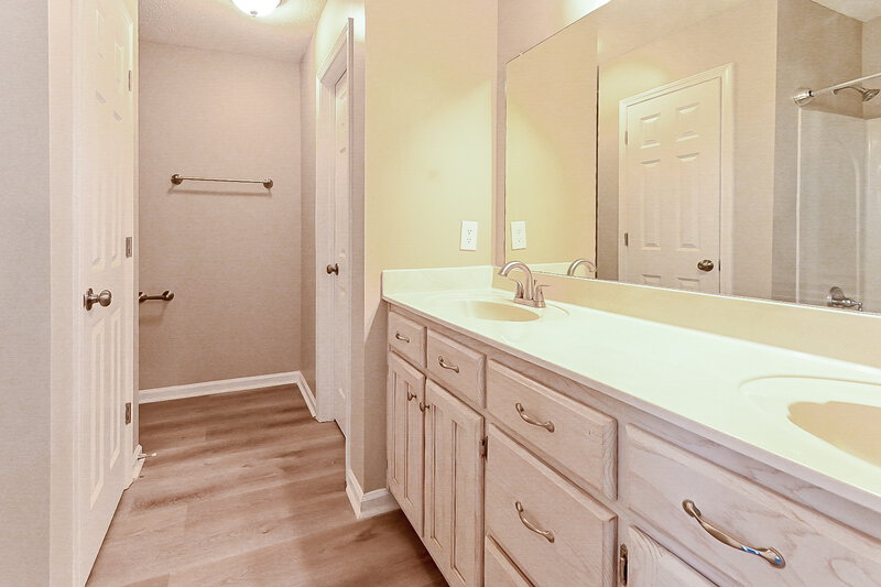 2,560/Mo, 7341 Pecan Meadow Dr W Olive Branch, MS 38654 Bathroom View 2