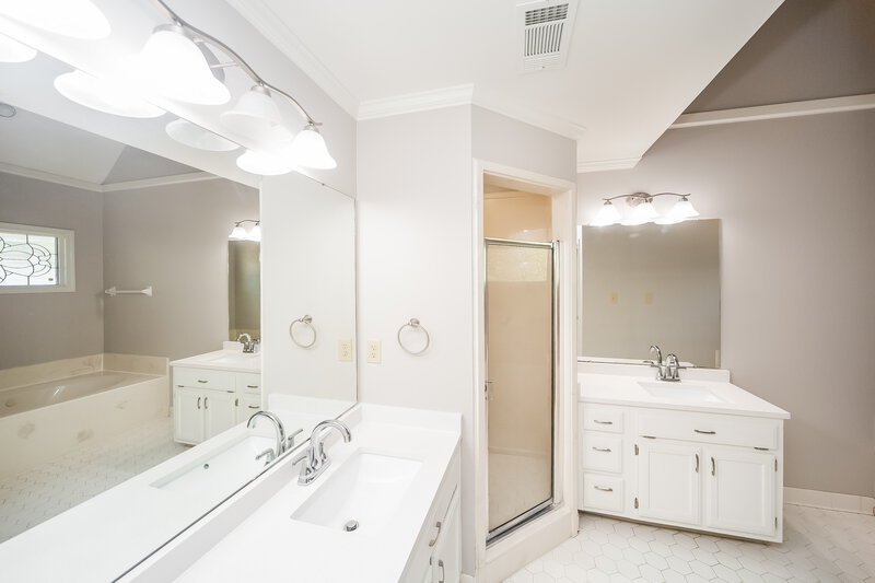 2,050/Mo, 8323 Trinity Rd Cordova, TN 38018 Main Bathroom View