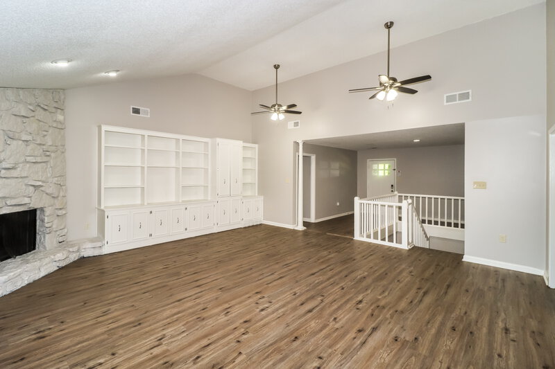 2,240/Mo, 8586 Grandbury Pl Cordova, TN 38016 Living Room View 2
