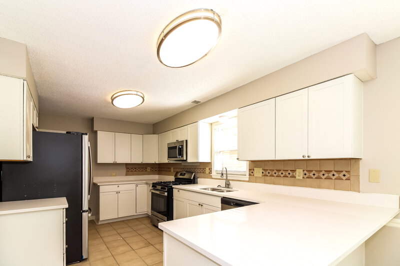 2,050/Mo, 7876 Winchester Hls Memphis, TN 38119 Kitchen View
