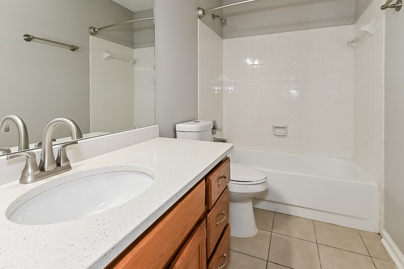 1,735/Mo, 6618 Sleepy Oak Dr Memphis, TN 38141 Bathroom View