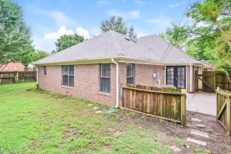 1,735/Mo, 6618 Sleepy Oak Dr Memphis, TN 38141 Rear View
