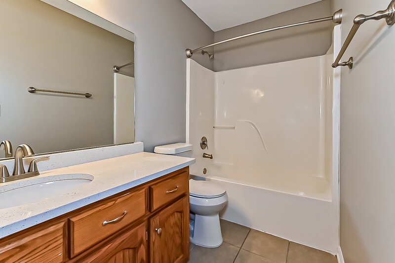 1,605/Mo, 7926 Nature Walk Dr Southaven, MS 38671 Main Bathroom View