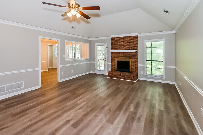 1,915/Mo, 4274 Huron Rd Nesbit, MS 38651 Living Room View