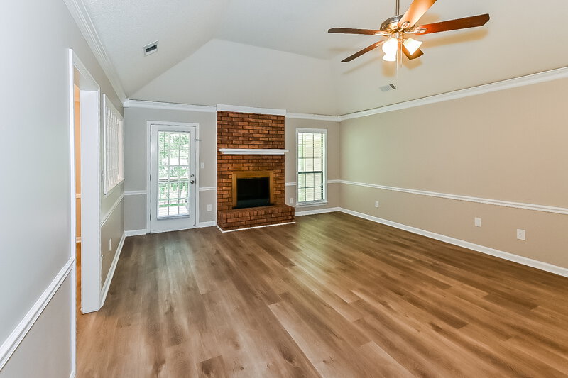 1,915/Mo, 4274 Huron Rd Nesbit, MS 38651 Living Room View 2