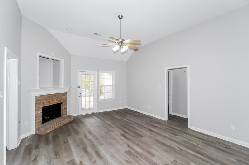 2,670/Mo, 8750 Rogers Park Ave Cordova, TN 38016 Living Room View 2