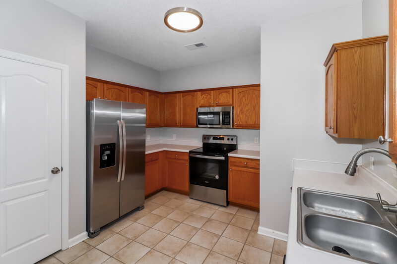 2,670/Mo, 8750 Rogers Park Ave Cordova, TN 38016 Kitchen View 2