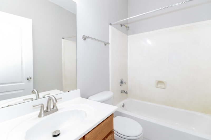 2,670/Mo, 8750 Rogers Park Ave Cordova, TN 38016 Bathroom View