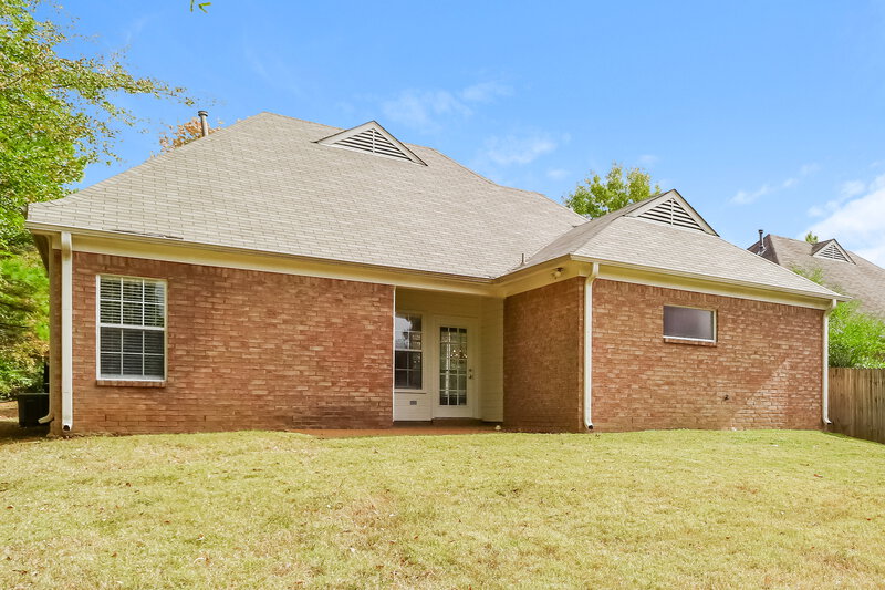 2,670/Mo, 8750 Rogers Park Ave Cordova, TN 38016 Rear View