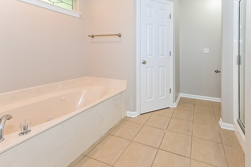 1,825/Mo, 7773 Mary Payton Dr Southaven, MS 38671 Main Bathroom View