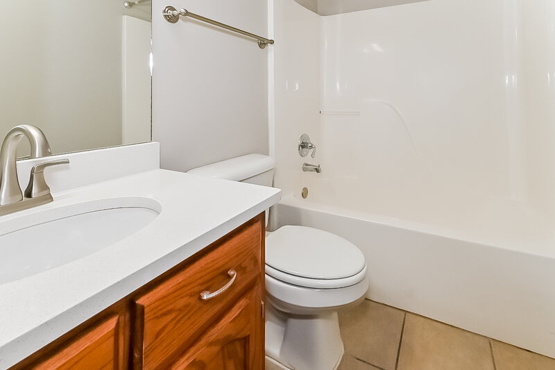1,825/Mo, 7773 Mary Payton Dr Southaven, MS 38671 Bathroom View