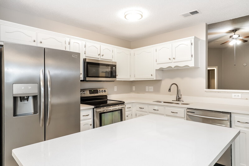 2,125/Mo, 5521 Milton Ridge Dr Arlington, TN 38002 Kitchen View 2