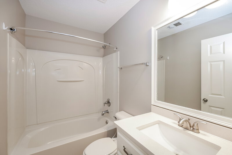 2,125/Mo, 5521 Milton Ridge Dr Arlington, TN 38002 Bathroom View