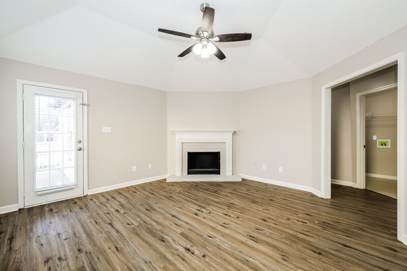 2,370/Mo, 1044 Cross Wood Ln # A1 Cordova, TN 38018 Living Room View