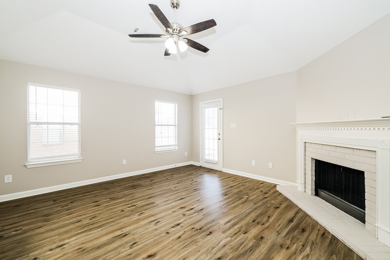 2,370/Mo, 1044 Cross Wood Ln # A1 Cordova, TN 38018 Living Room View 2