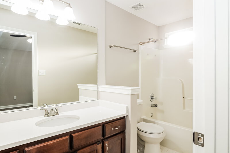 2,370/Mo, 1044 Cross Wood Ln # A1 Cordova, TN 38018 Bathroom View