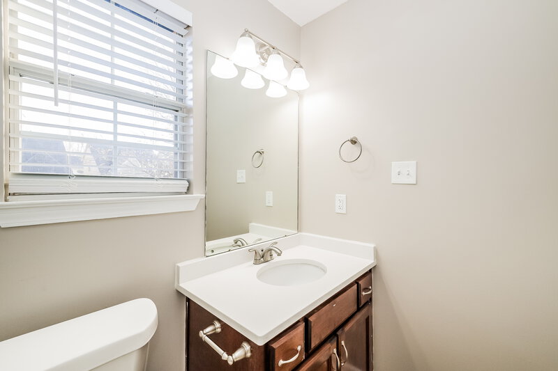 2,370/Mo, 1044 Cross Wood Ln # A1 Cordova, TN 38018 Bathroom View 2
