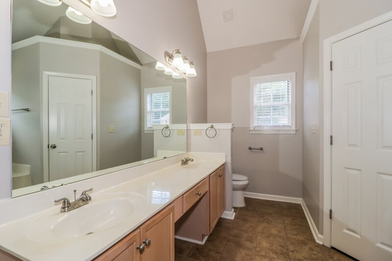 1,700/Mo, 2723 Java Dr Arlington, TN 38002 Main Bathroom View