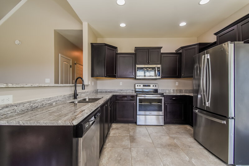 2,320/Mo, 3596 Sabra Ln Southaven, MS 38672 Kitchen View 2