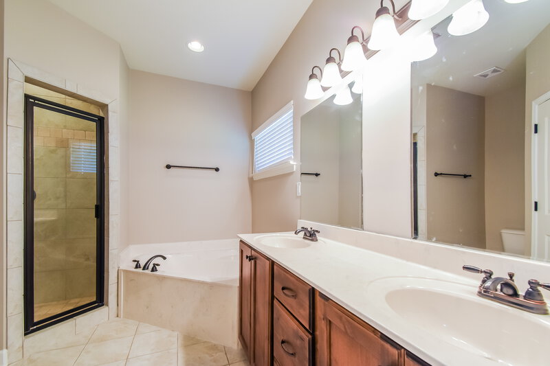 2,320/Mo, 3596 Sabra Ln Southaven, MS 38672 Main Bathroom View