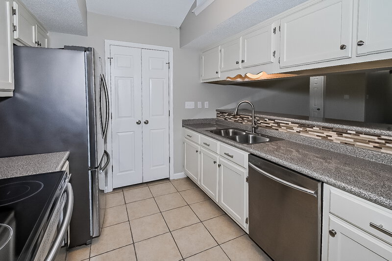 1,940/Mo, 6306 Magnolia Lakes Dr Olive Branch, MS 38654 Kitchen View 2