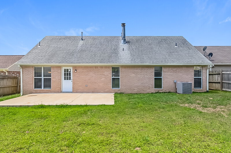 1,940/Mo, 6306 Magnolia Lakes Dr Olive Branch, MS 38654 Rear View