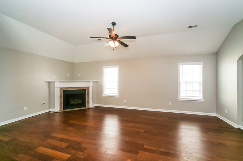 2,055/Mo, 7333 Green Ash Dr Olive Branch, MS 38654 Living Room View 2